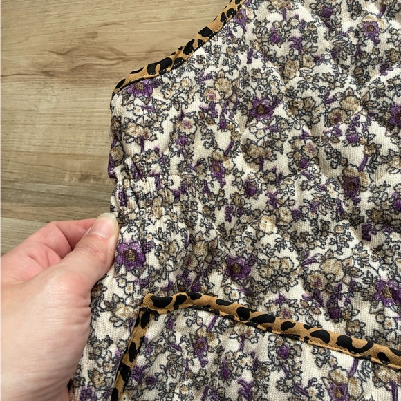 POL Antique Floral Print Vest with Leopard Print Trim & Leopard Inside - Picture 4 of 9